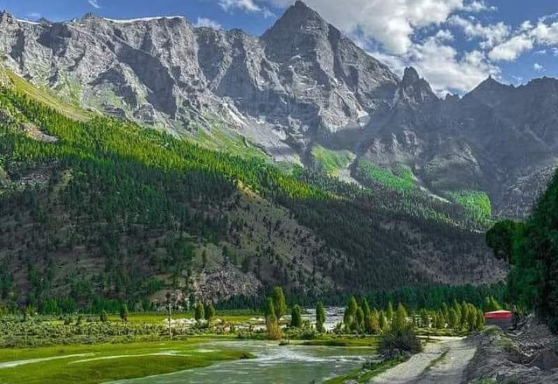 Day 2: Explore Bashoo Meadows – Chocolate Rocks