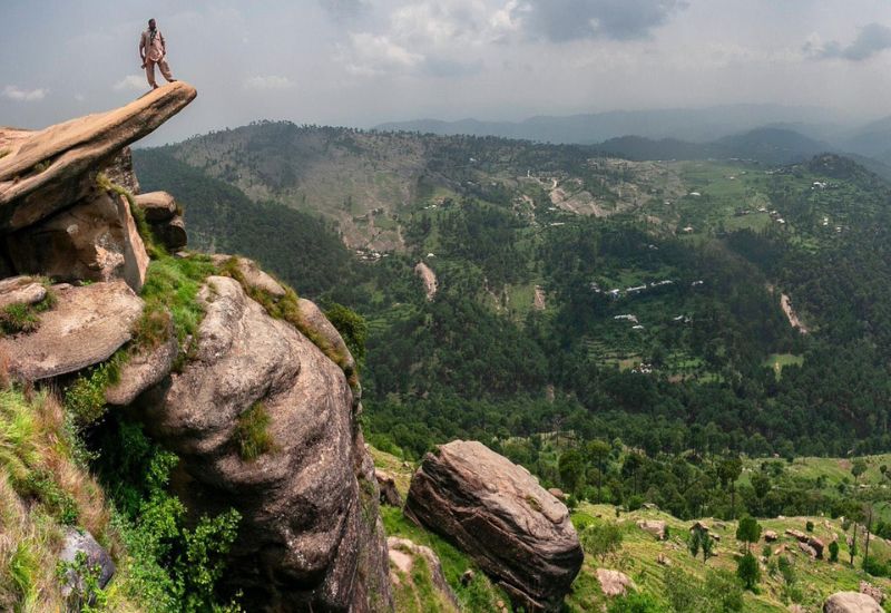 10:00 AM – Arrival at Panjpeer Rocks